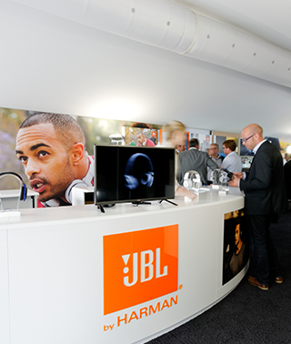 AUDIOPHIL UNTERM FUNKTURM | HARMAN<br />
IFA_BERLIN